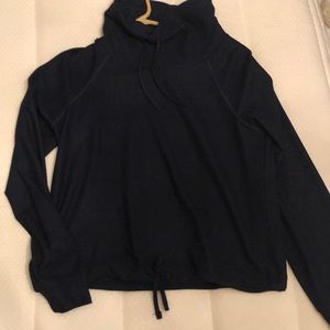 Long sleeve athletic shirt